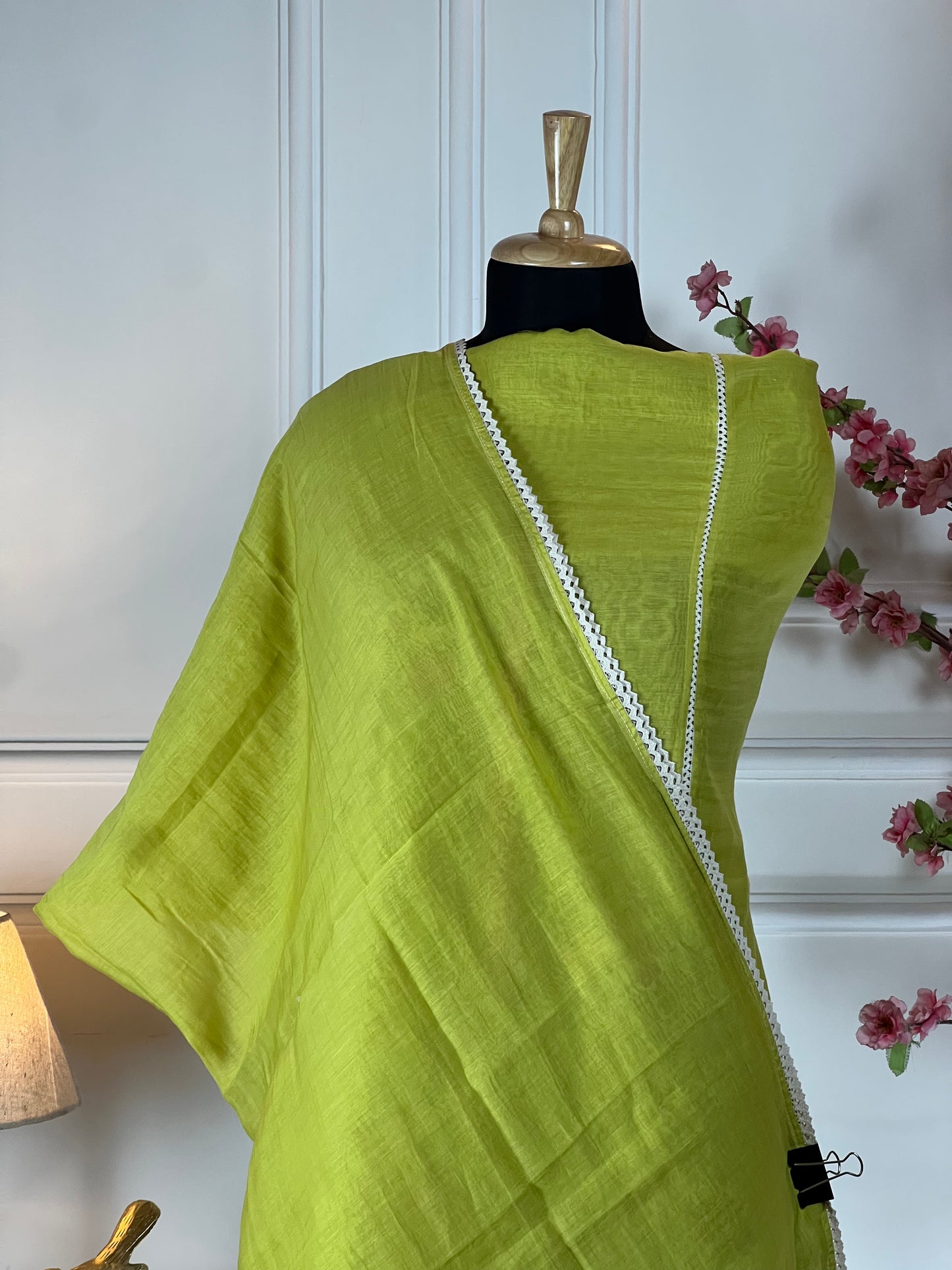 Top: Pure mul cotton with Kashmiri thread work and thread lace; Bottom: Plain crape; Dupatta: Pure chiffon painting dupatta;