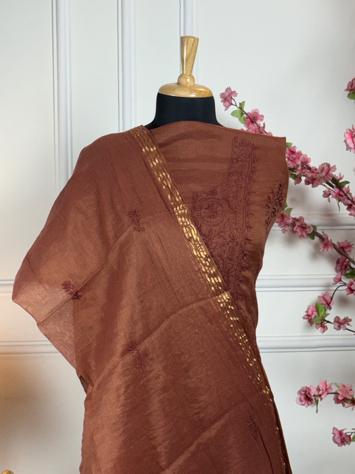 Top: Pure mul fabric with same colour thread work handwork; Bottom: Pure crape 2.25 m approx; Dupatta: Pure mul fabric dupatta with handwork and golden border;