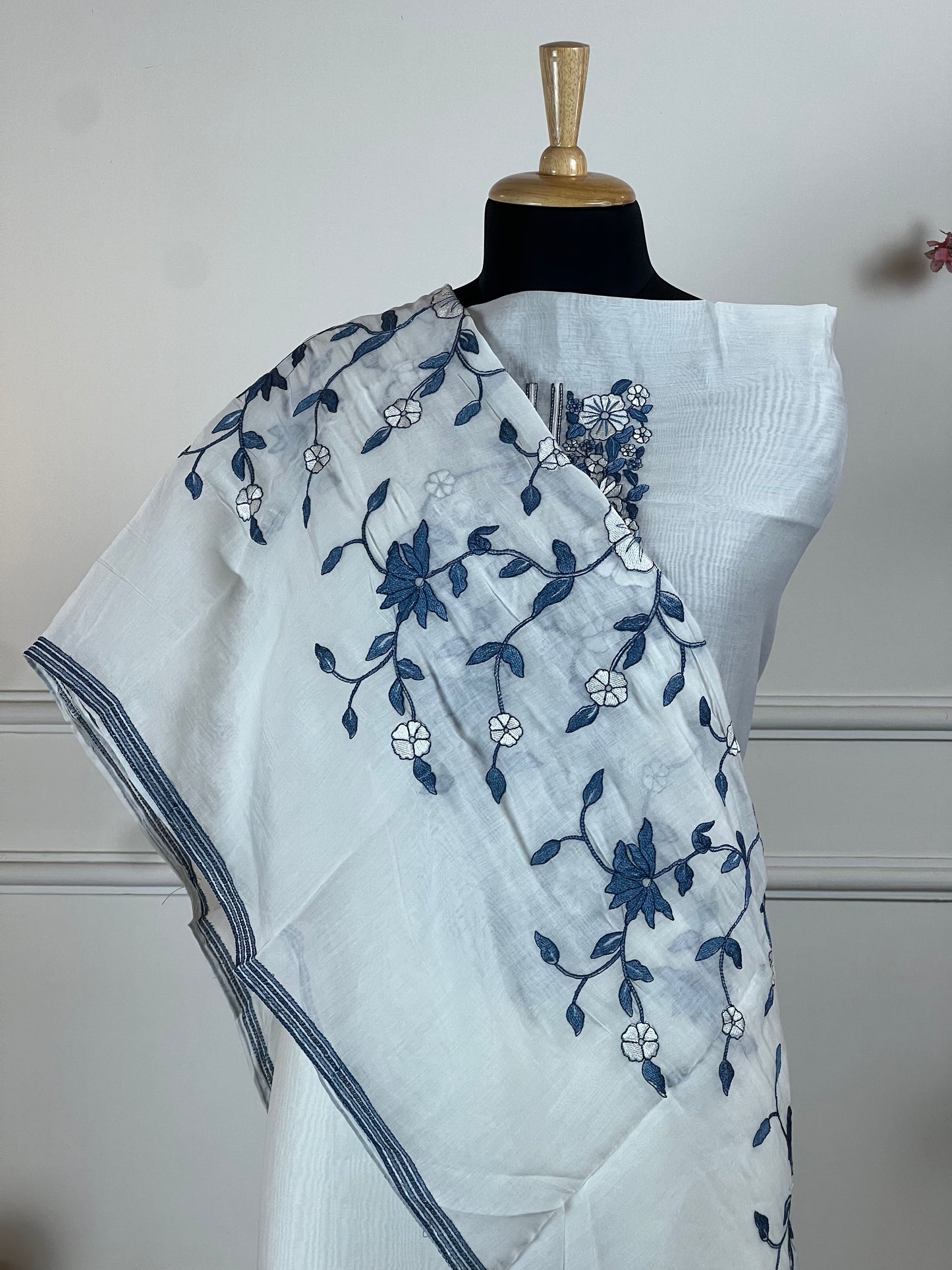 TOP: Mul muslin Thread embroidery ; BOTTOM: Muslin silk ; DUPATTA: Mul muslin with Thread work art no 0121