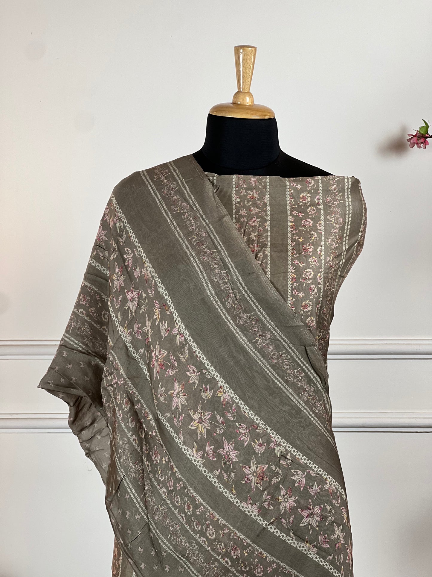 TOP: Muslin silk printed ; BOTTOM: Muslin silk printed ; DUPATTA: Muslin printed art no 0124