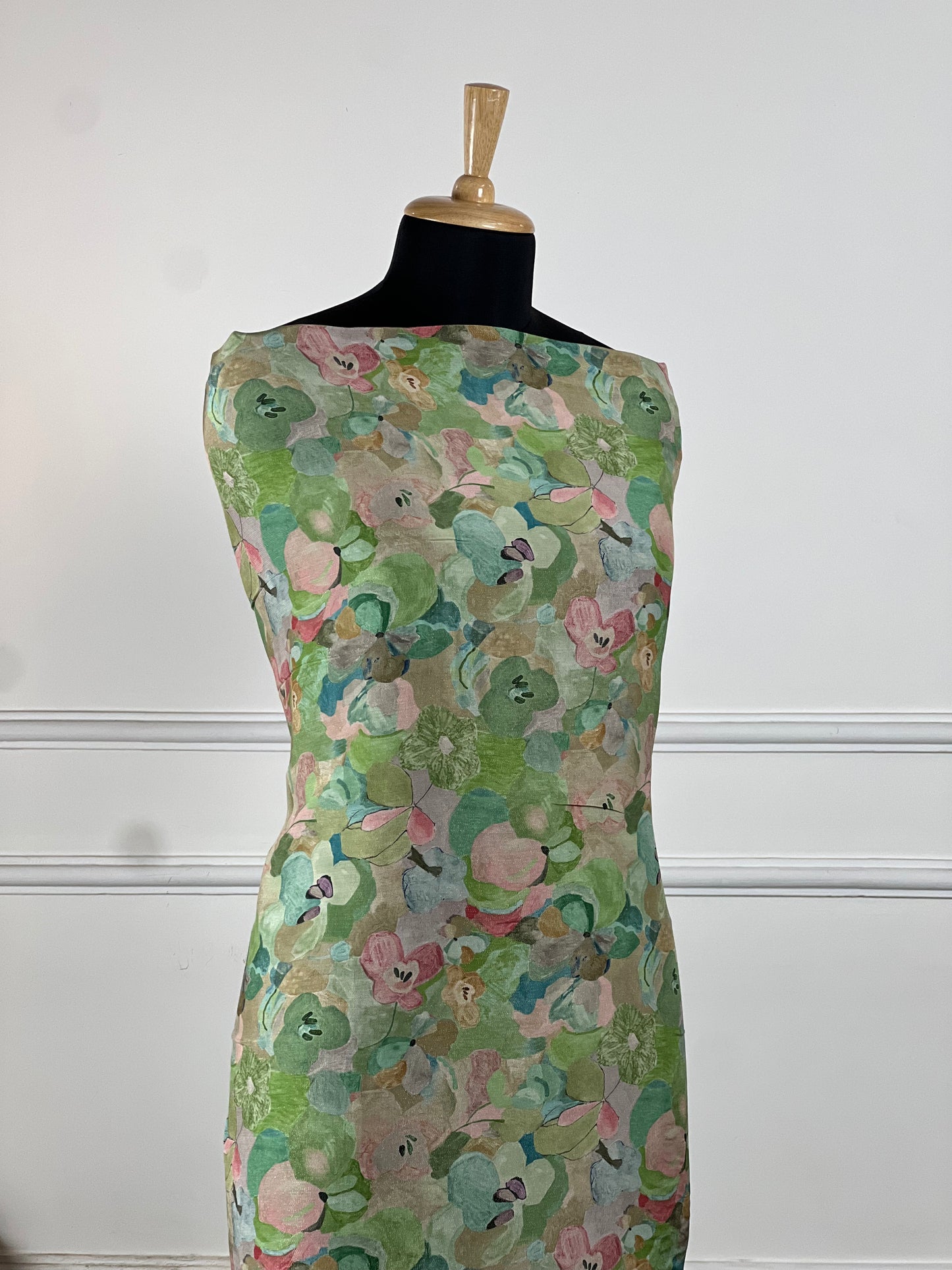 TOP: Shimmer muslin digital print ; BOTTOM: Plain silk muslin art no 0179