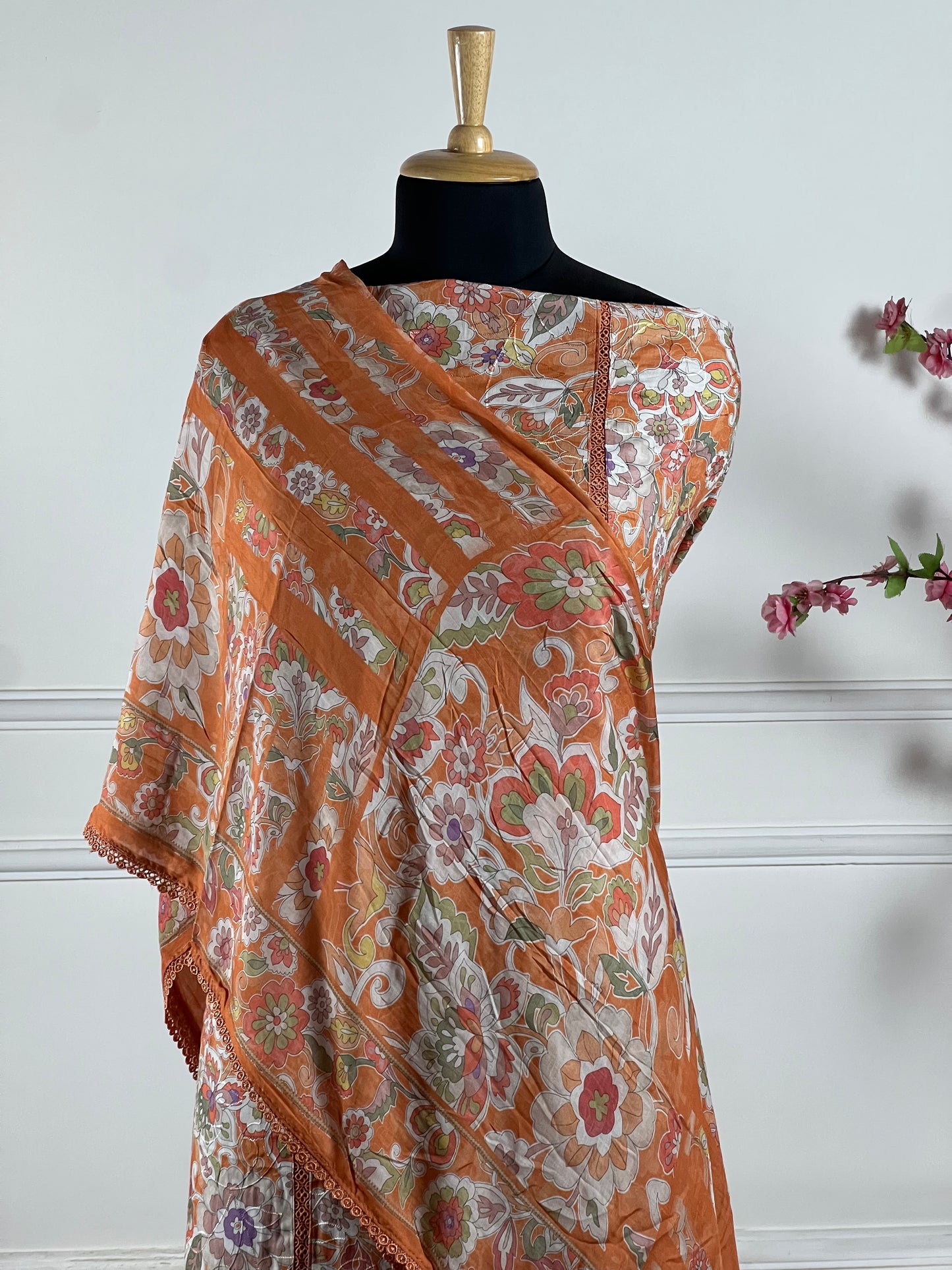 TOP: Lawn cotton Thread Jaal work and lace Digital print ; BOTTOM: Lawn Cotton ; DUPATTA: Muslin four side lace, Digital print art no 0196