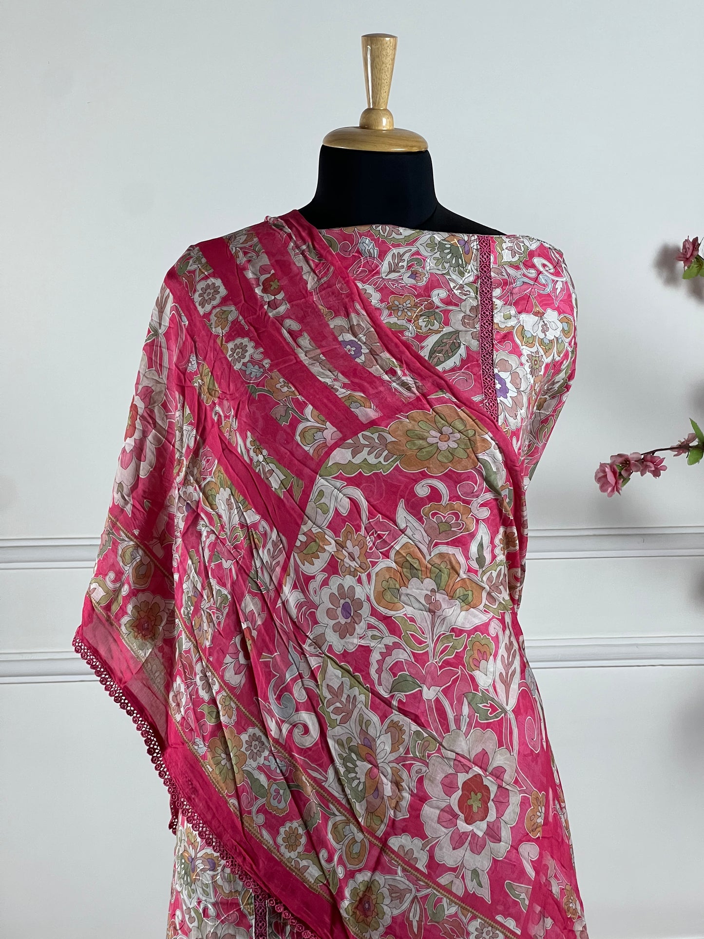 TOP: Lawn cotton Thread Jaal work and lace Digital print ; BOTTOM: Lawn Cotton ; DUPATTA: Muslin four side lace, Digital print art no 0197