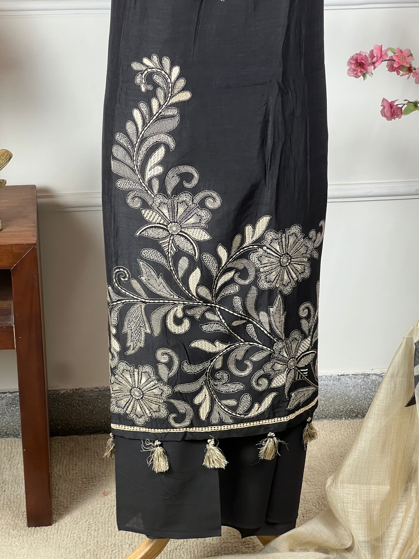 Top Pure premium silk with thread work highlighted with silk jari work designer pattern Bottom Pure premium cotton Dupatta Elegant designer contrast dupatta pure premium jamdani