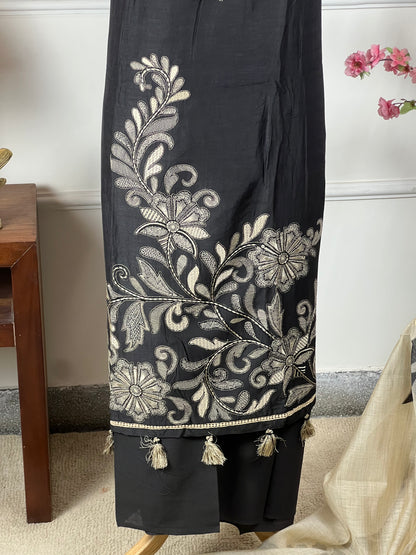 Top Pure premium silk with thread work highlighted with silk jari work designer pattern Bottom Pure premium cotton Dupatta Elegant designer contrast dupatta pure premium jamdani