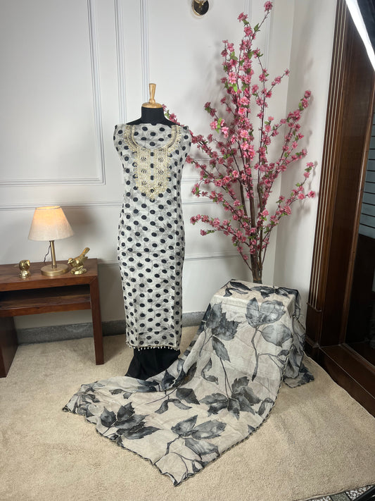 Top Pure premium organja with premium jari dabka pearl nalki and sequins work on neck with lattan border Bottom Pure premium opada silk Dupatta Pure premium organja silk with cutwork and nalki border and buti