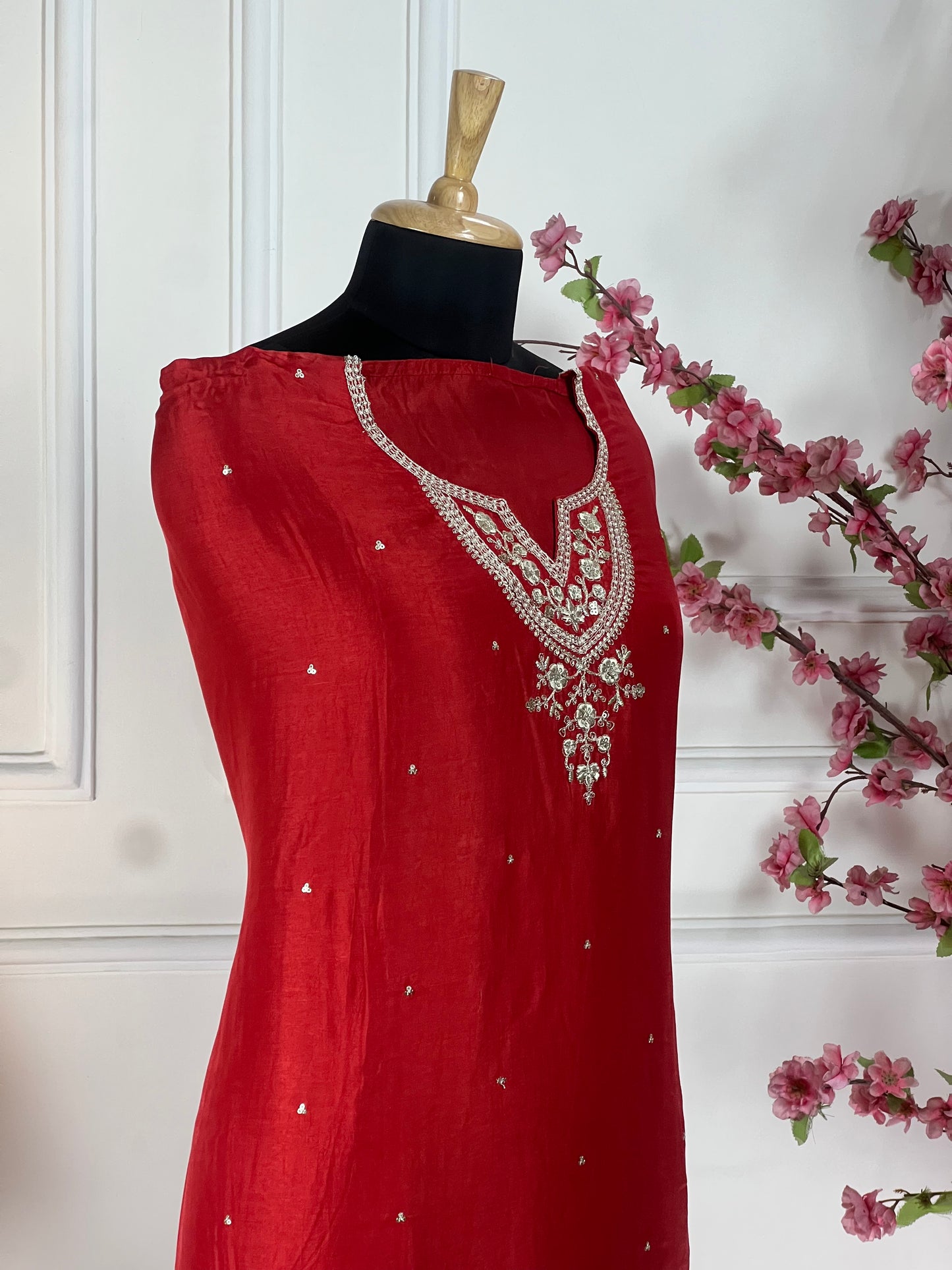 Top Muslin silk with pearl thread and soft jeri work designer pattern Bottom Pure silk santoon Dupatta Pure chinon Banarasi weaving