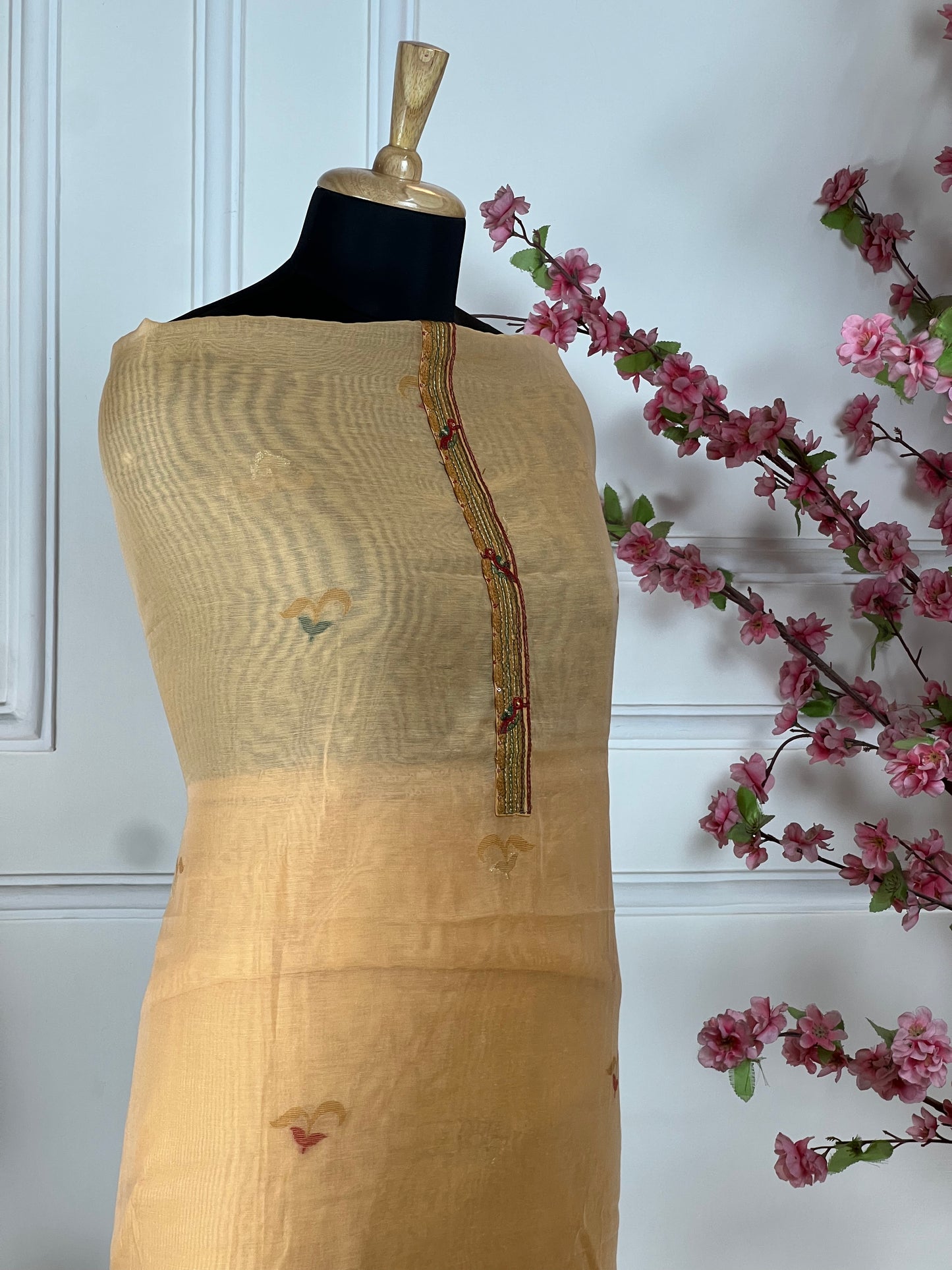 Top Pure Jamdani weaving print with thread and sequin work on borders Bottom Pure jaam satin Dupatta Pure Jamdani weaving print with golden pipin