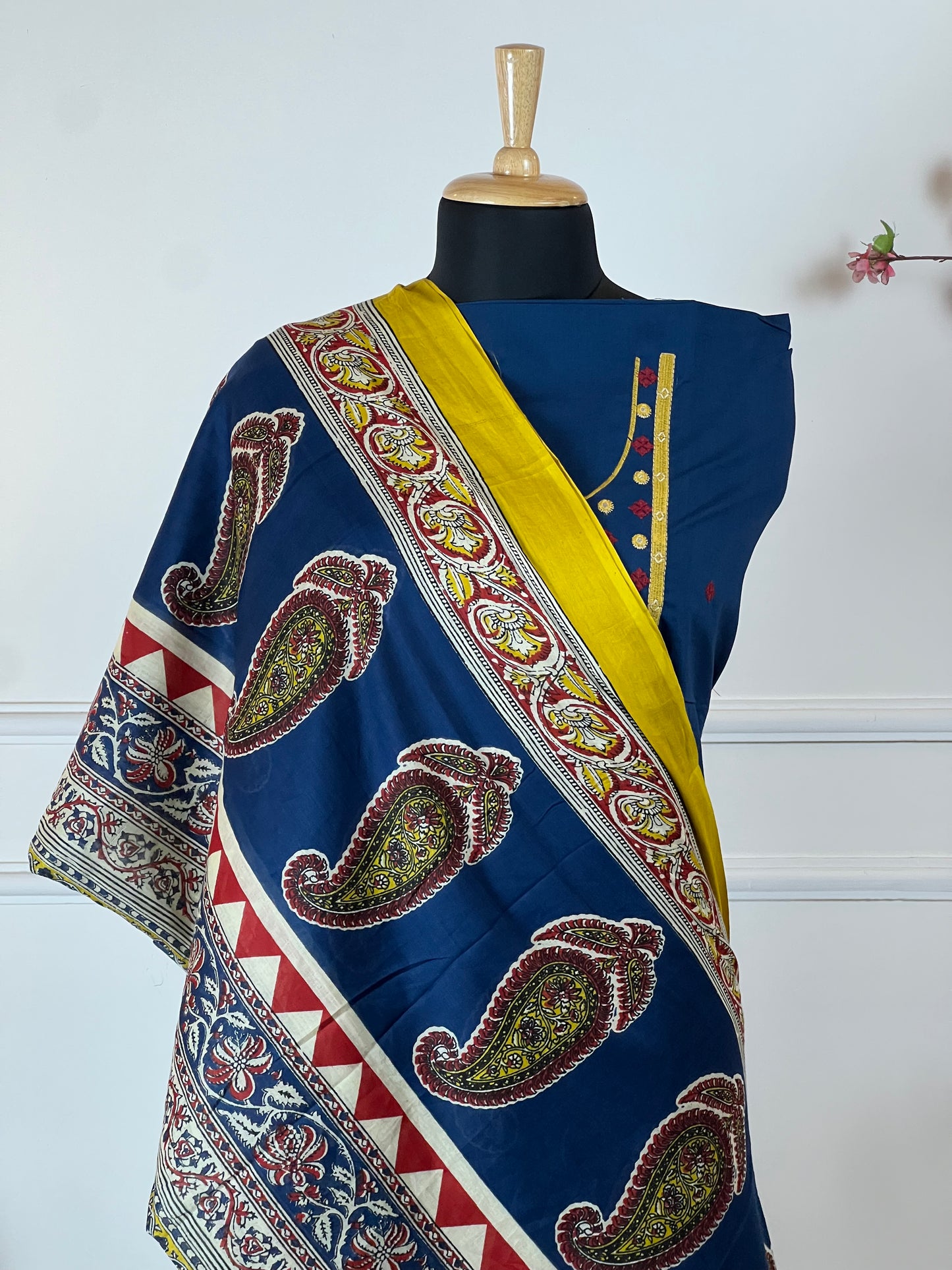 TOP: Cotton, Handwork, Patch work on neck and buti in Front ; BOTTOM: Cotton plain ; DUPATTA: Mul printed  art no 0108