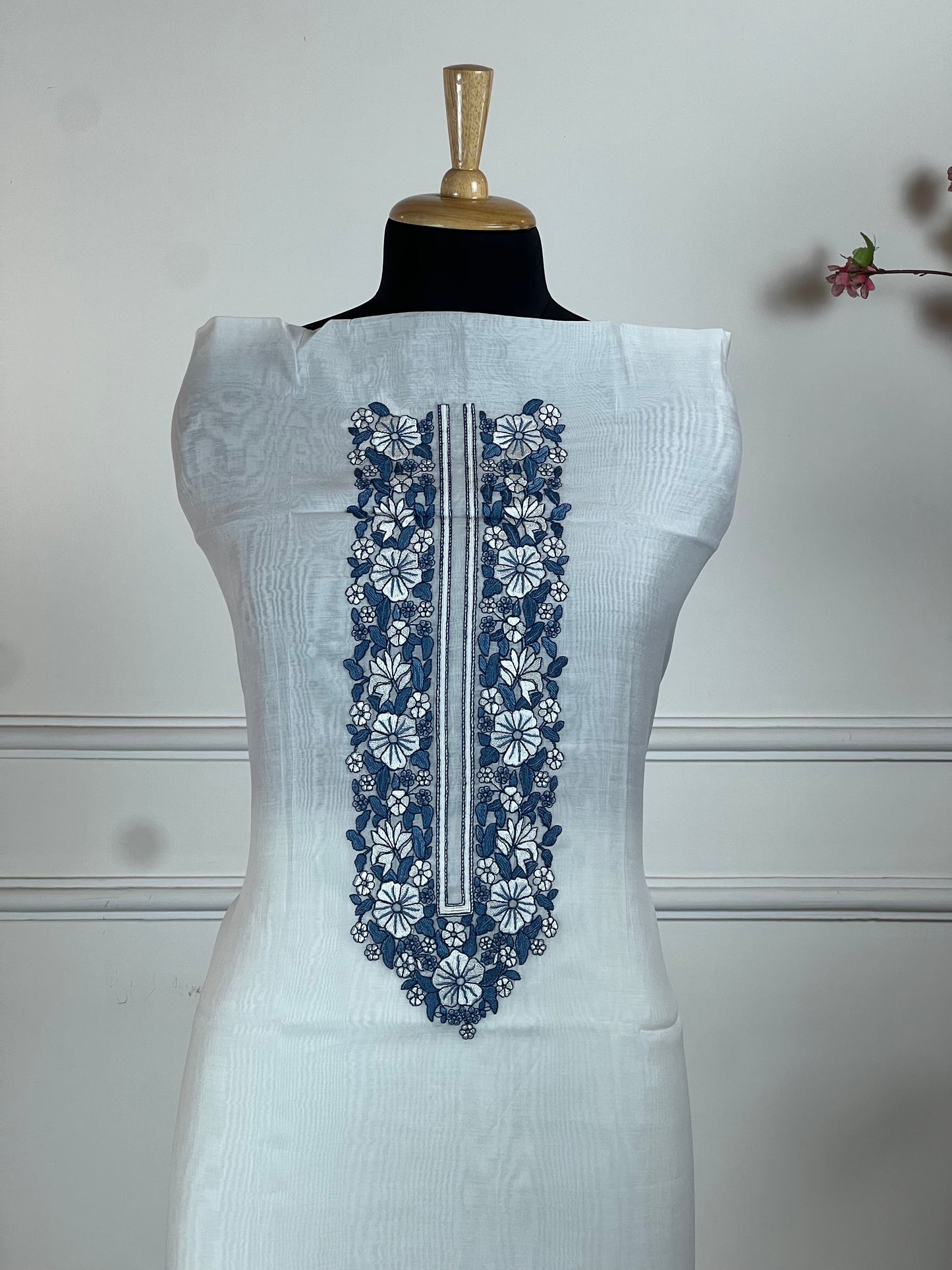 TOP: Mul muslin Thread embroidery ; BOTTOM: Muslin silk ; DUPATTA: Mul muslin with Thread work  art no 0121
