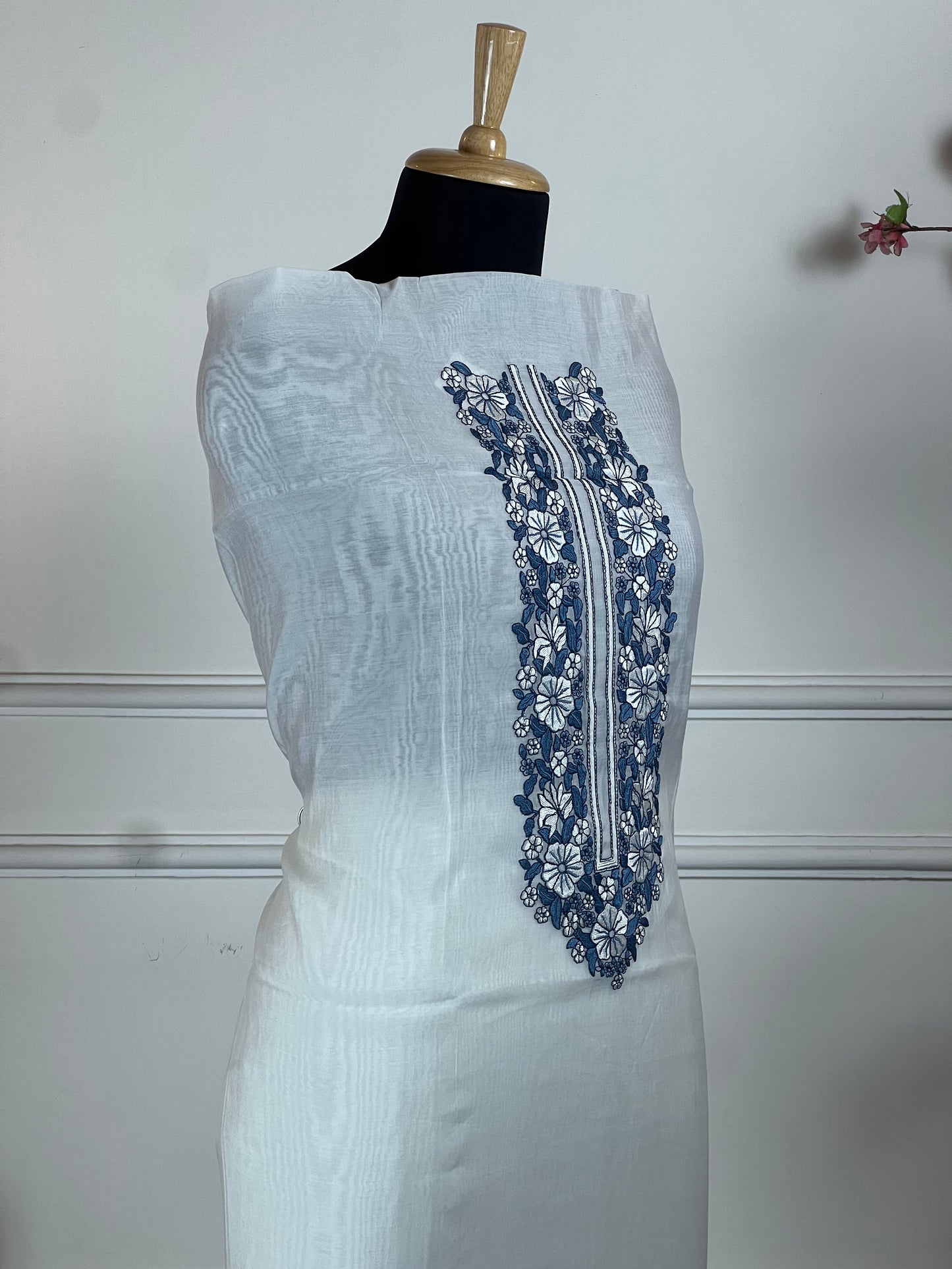 TOP: Mul muslin Thread embroidery ; BOTTOM: Muslin silk ; DUPATTA: Mul muslin with Thread work  art no 0121