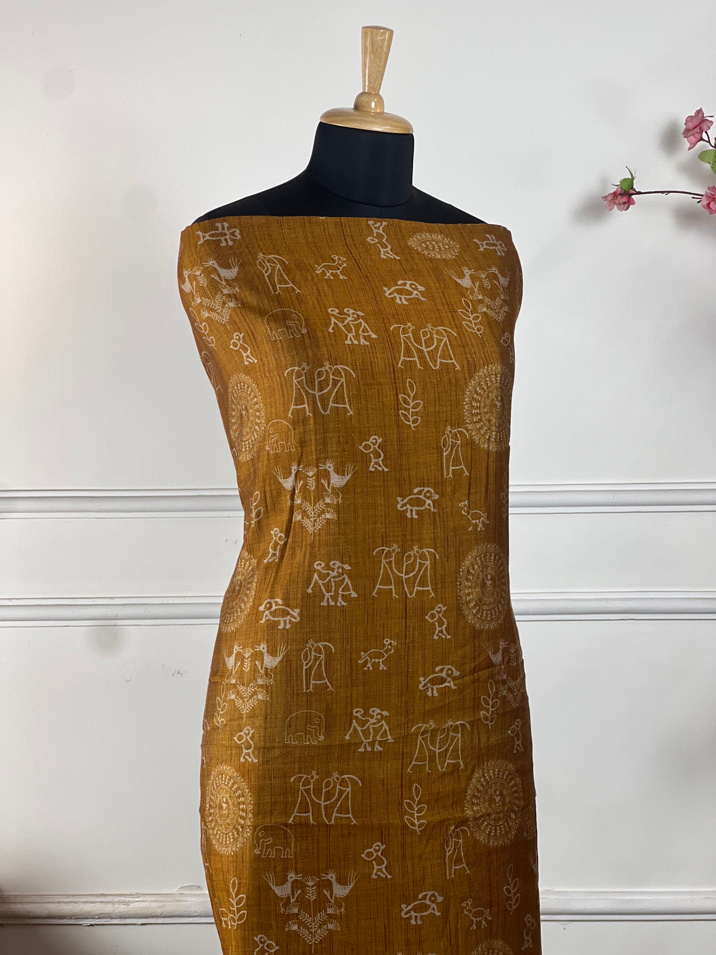 TOP: Maheshwari Silk digital print ; BOTTOM: Silk santoon ; DUPATTA: Maheshwari Silk digital print  art no 0163