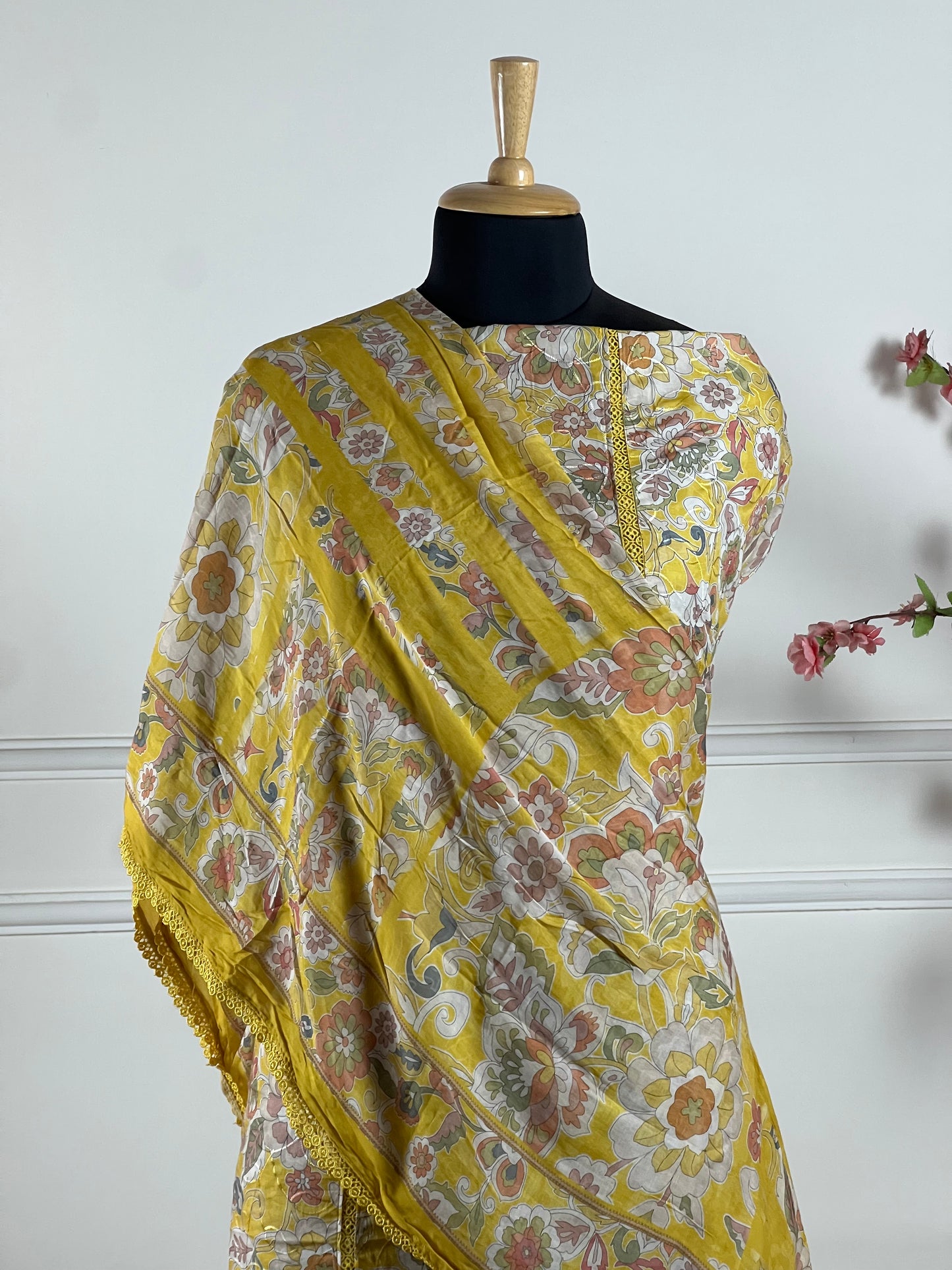 TOP: Lawn cotton Thread Jaal work and lace Digital print ; BOTTOM: Lawn Cotton ; DUPATTA: Muslin four side lace, Digital print  art no 0198